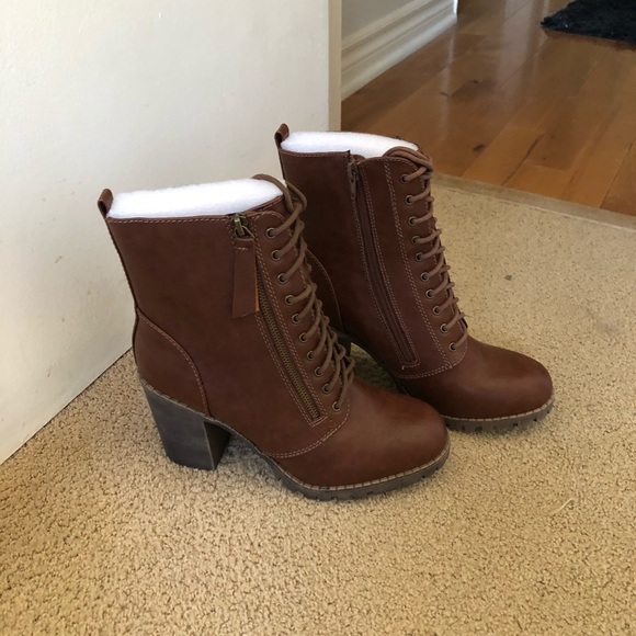 Boots - Picture 3 of 7